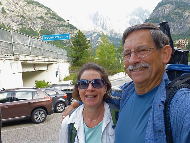 Happy hikers at the start in Courmayeur