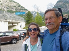 Happy hikers at the start in Courmayeur