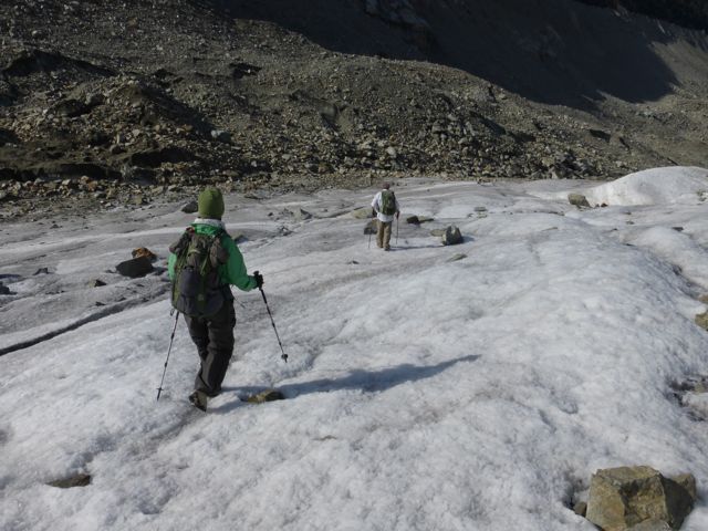 Approaching the moraine at the end of the glacier